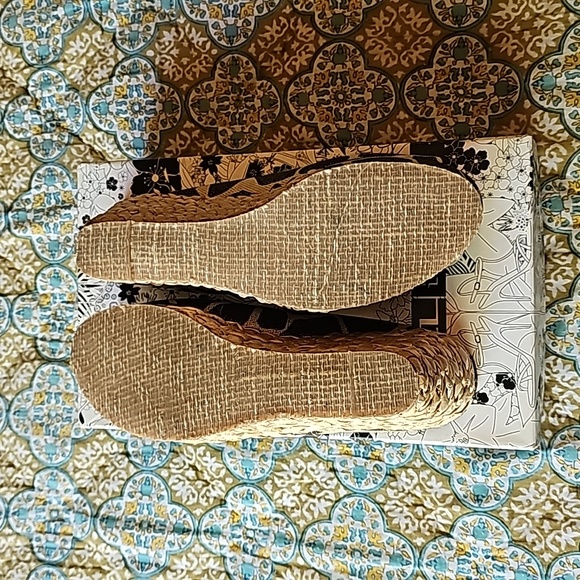 NWOT CL by Laundry Date Night Brown Giraffe Wedges - Picture 3 of 10